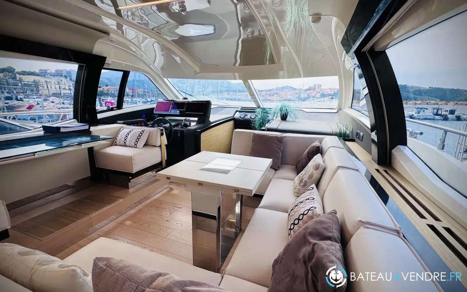 slider 5 Ferretti 550