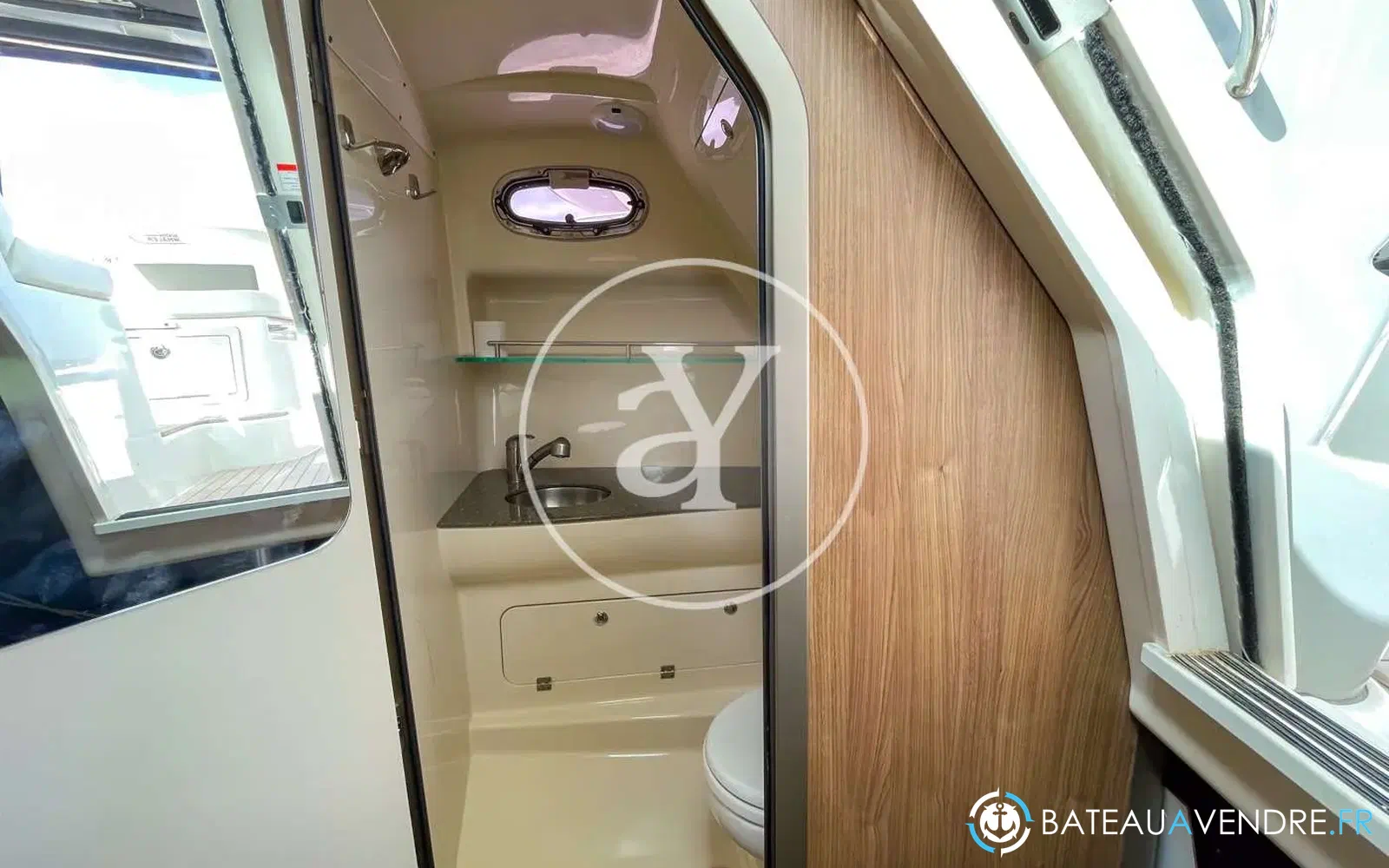 slider 13 Boston Whaler 315 Conquest