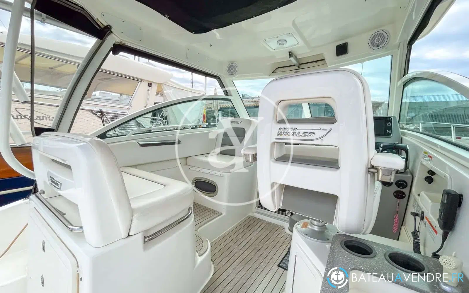slider 16 Boston Whaler 315 Conquest