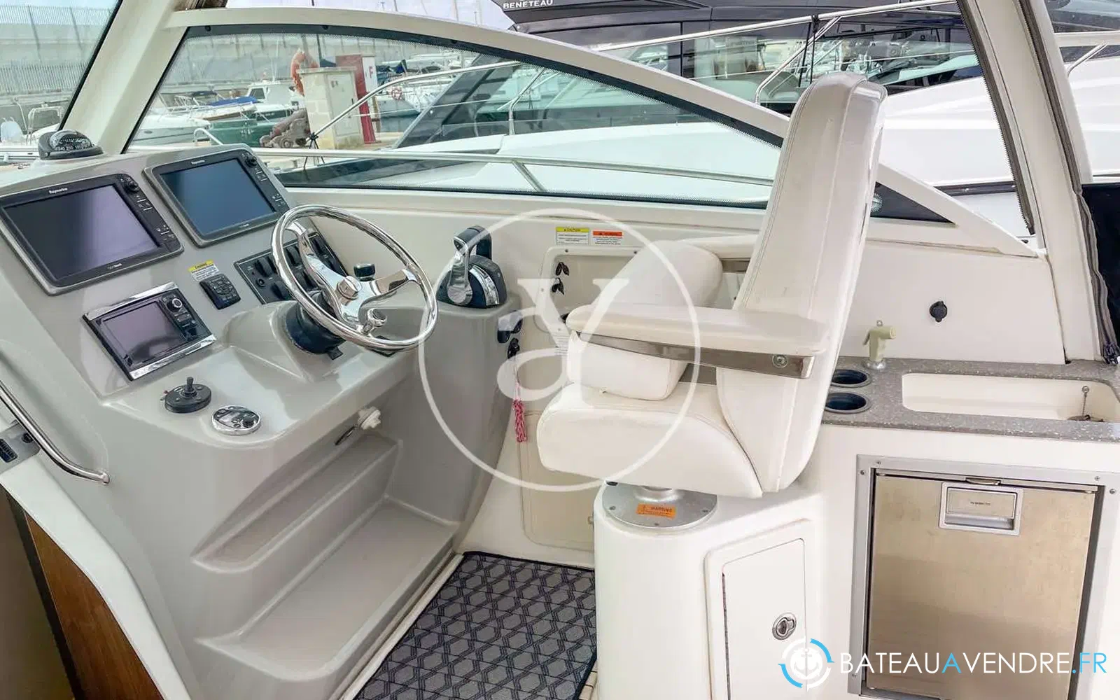slider 4 Boston Whaler 315 Conquest