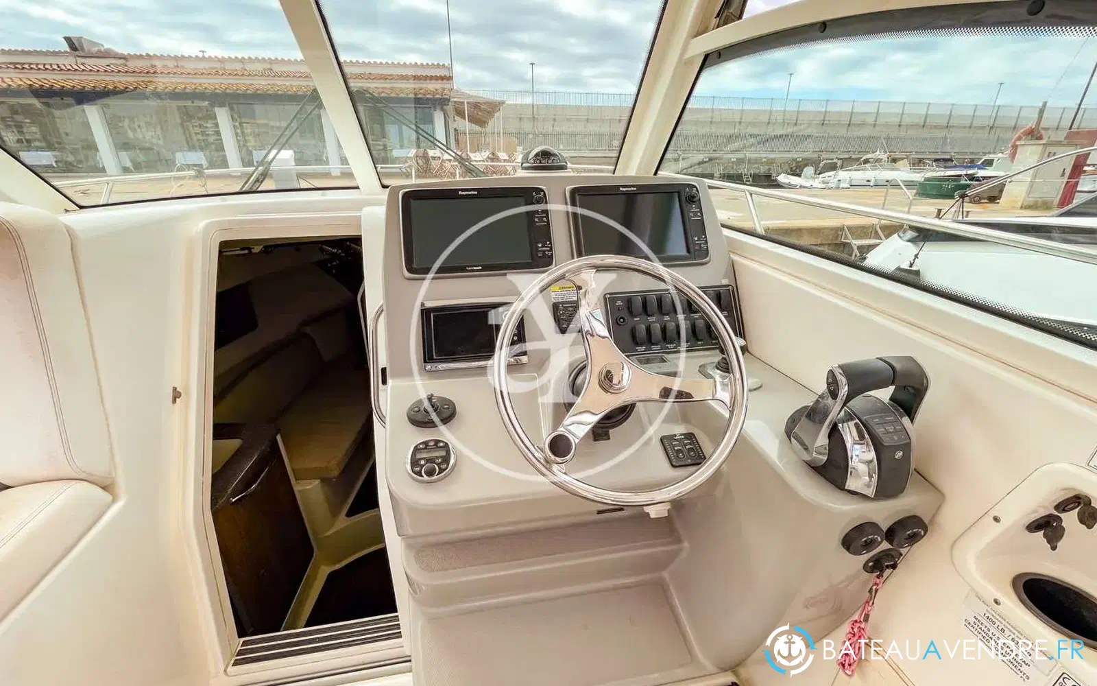 slider 6 Boston Whaler 315 Conquest