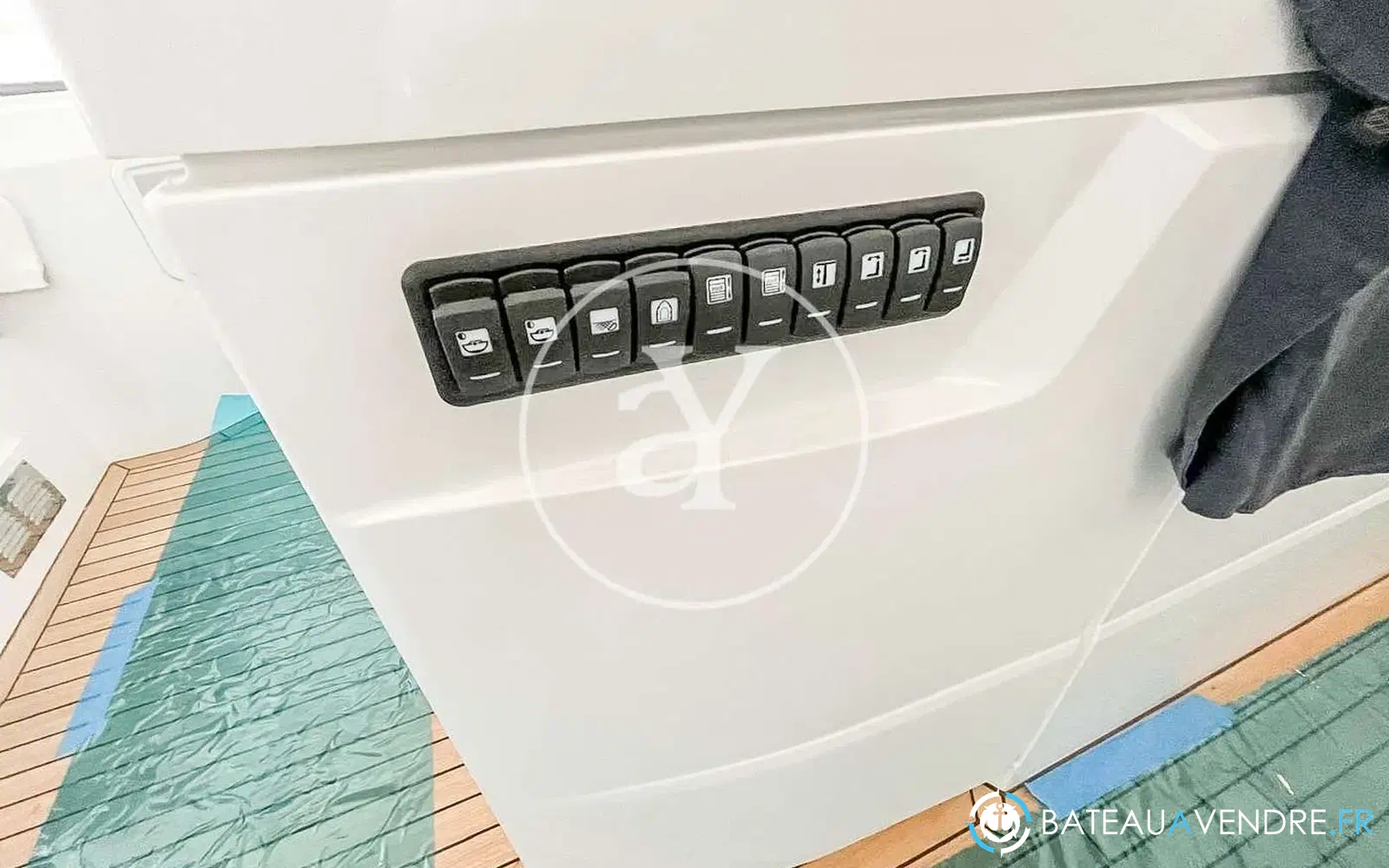 slider 2 Sealine S430
