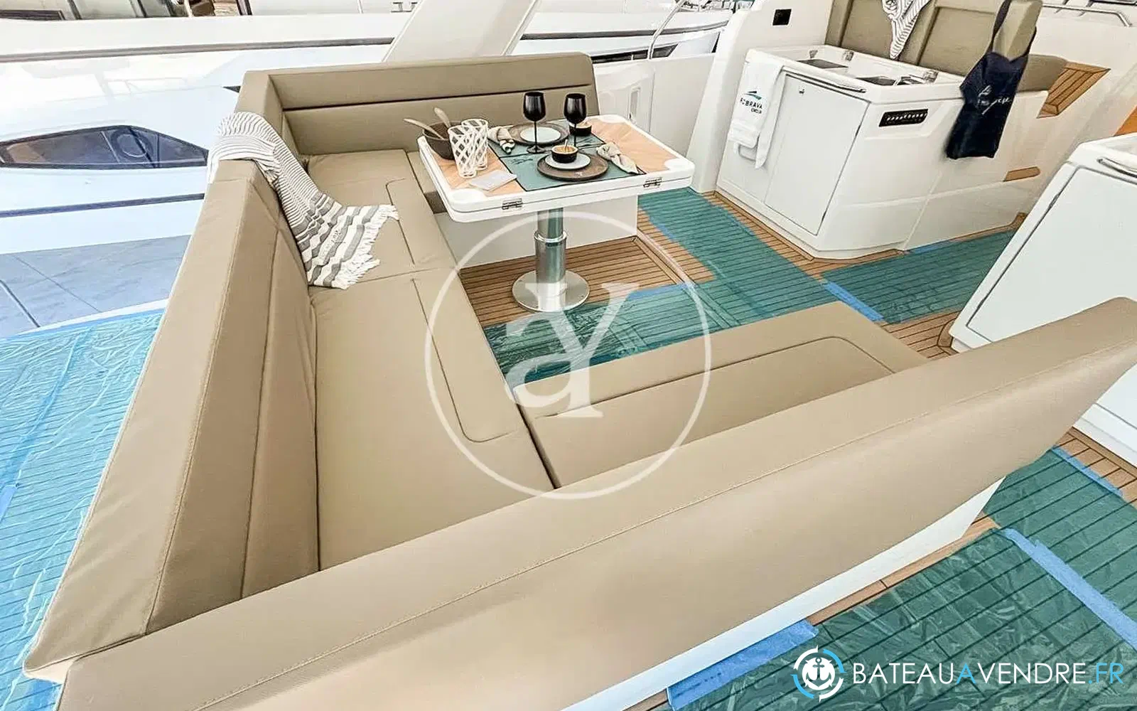 slider 8 Sealine S430