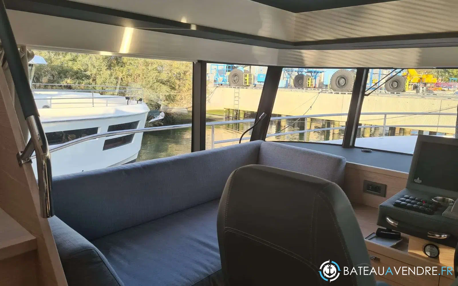 slider 9 Beneteau Grand Trawler 62