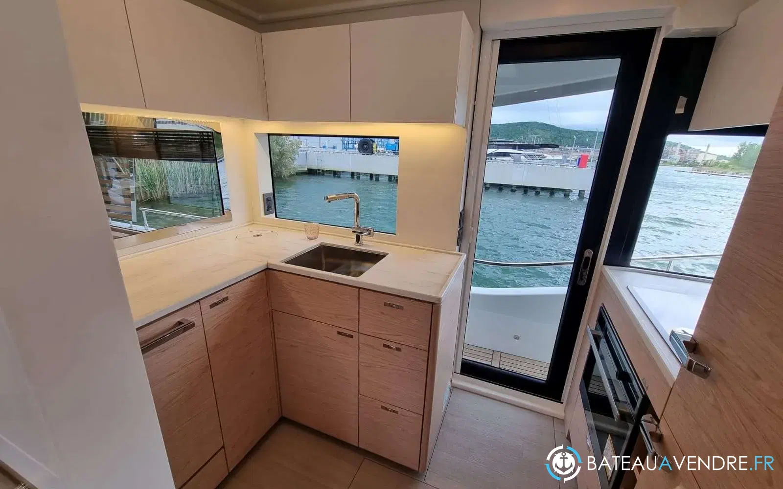 slider 11 Beneteau Grand Trawler 62