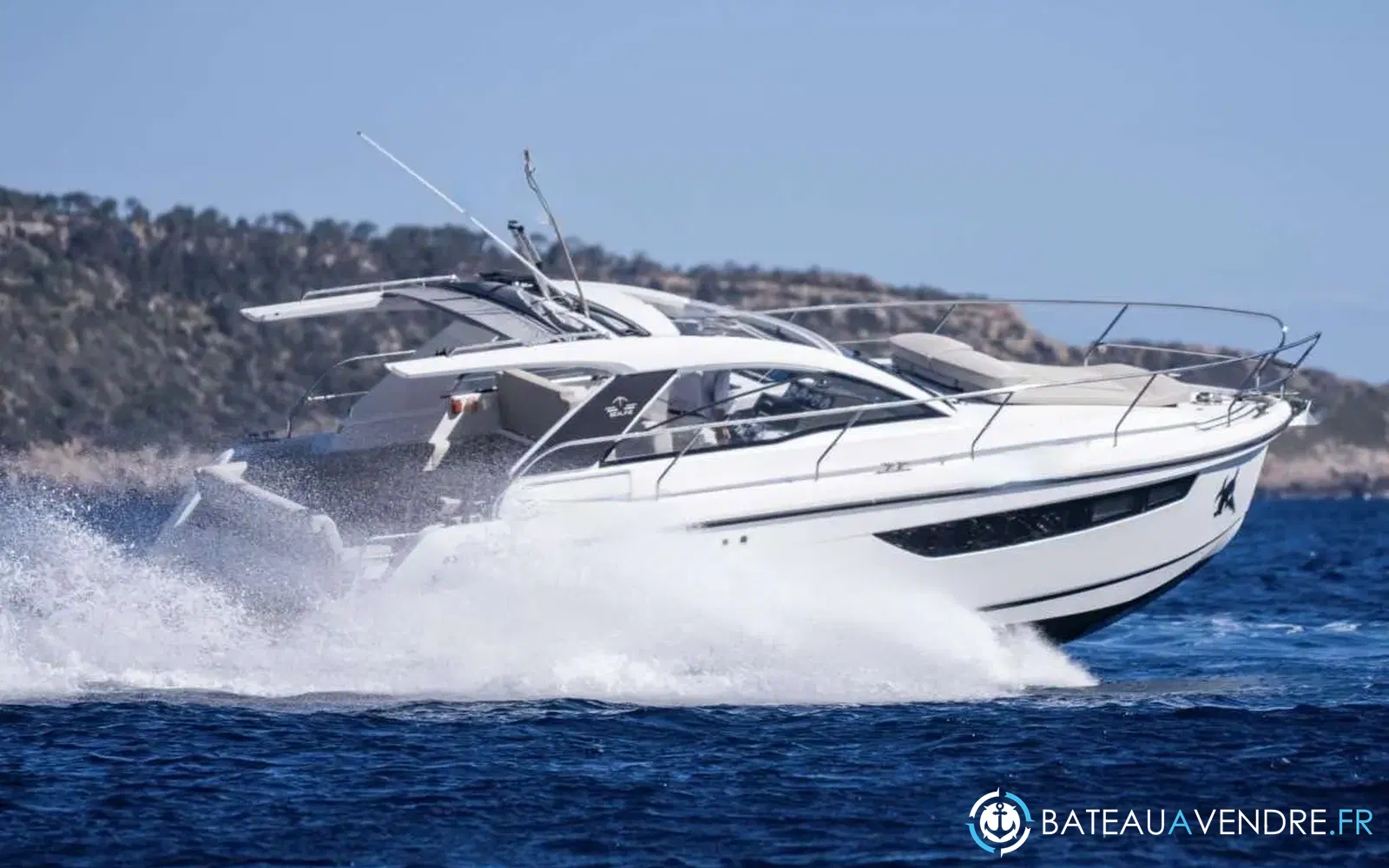 slider 0 Sealine 330 Sport
