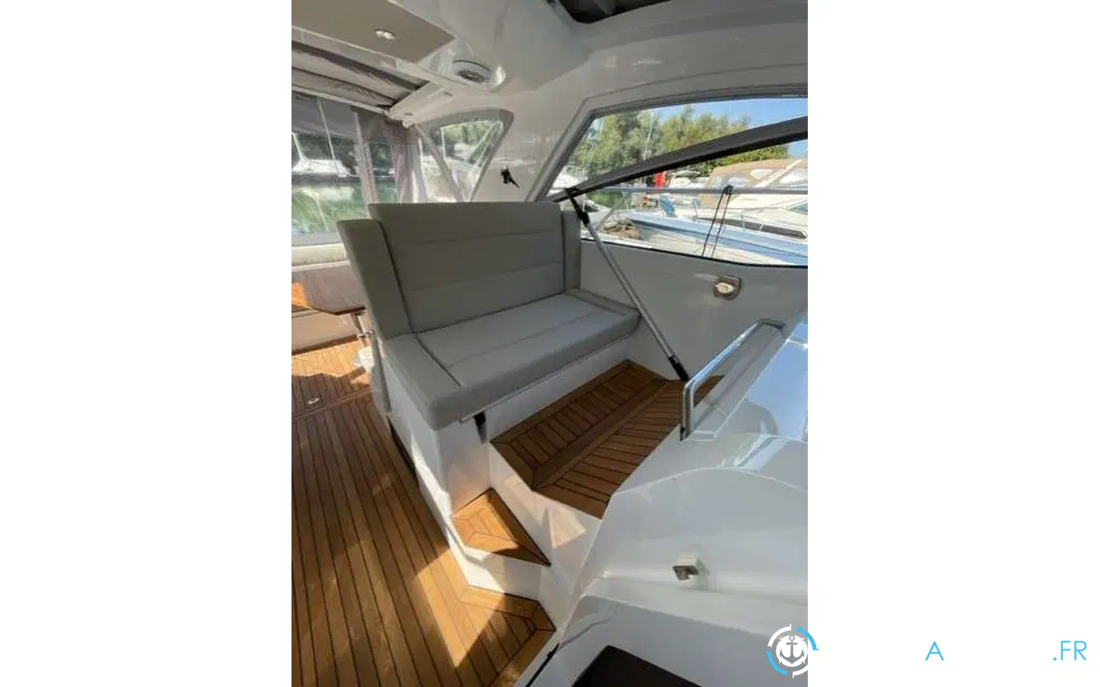 slider 9 Sealine 330 Sport