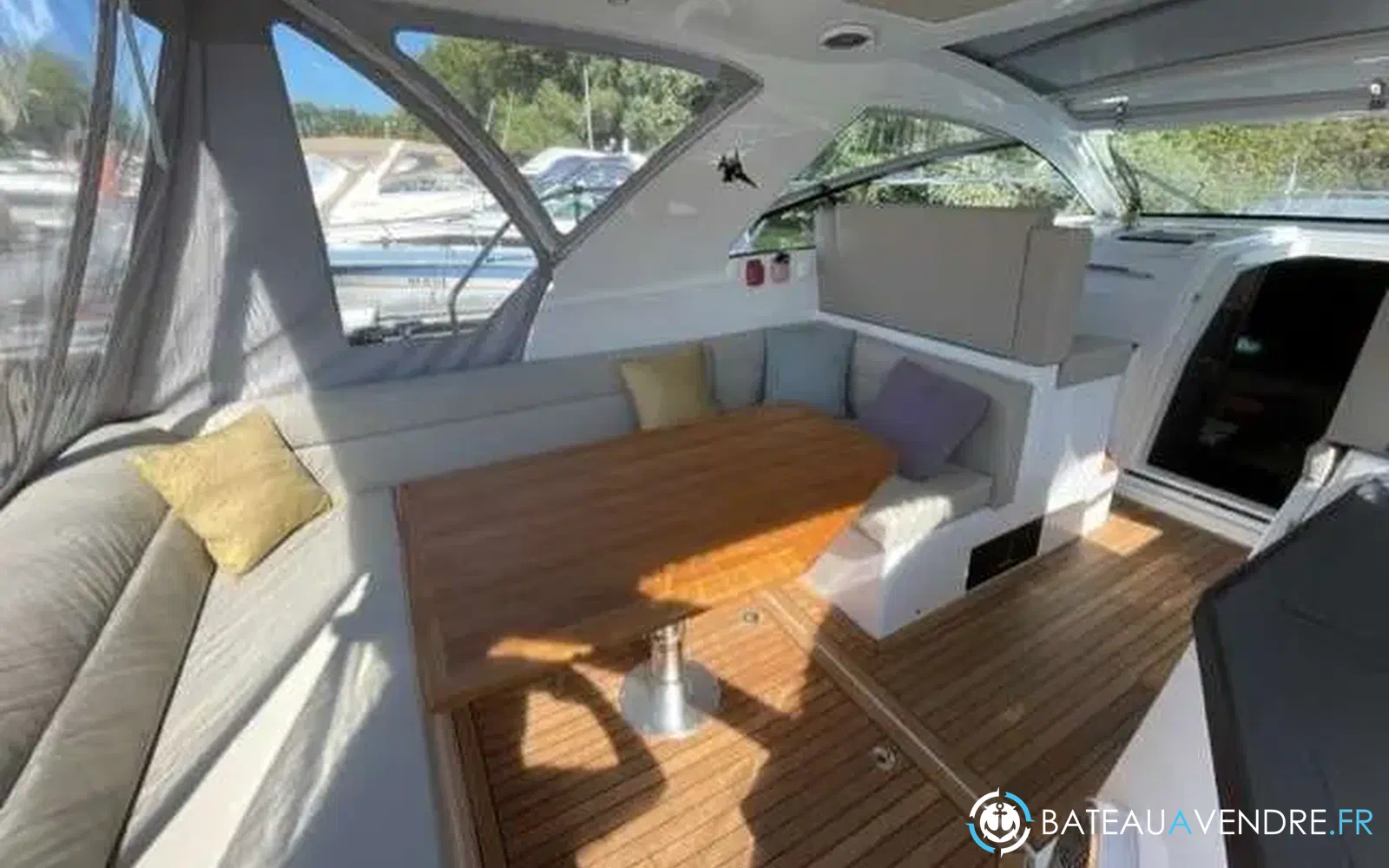 slider 11 Sealine 330 Sport