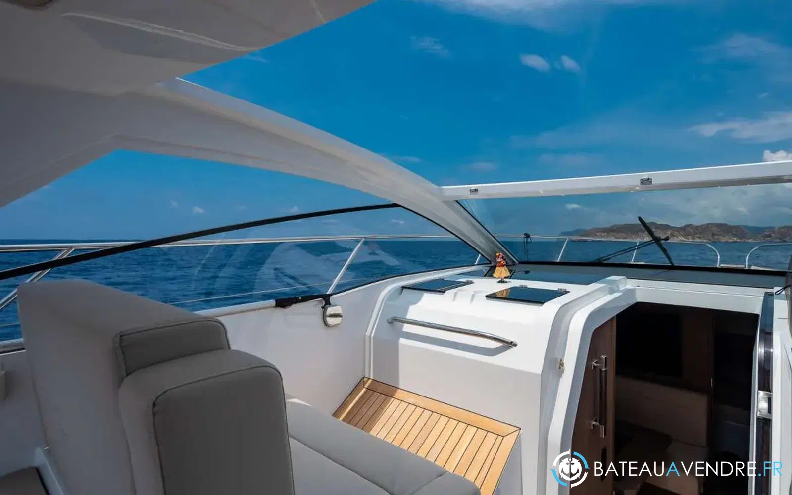 slider 12 Sealine 330 Sport