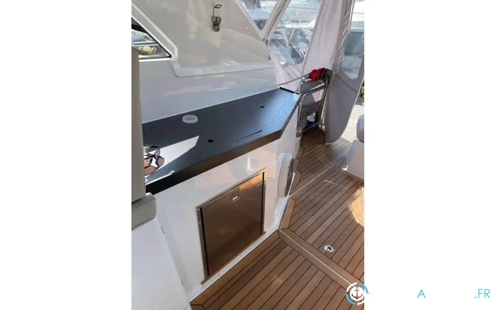 slider 19 Sealine 330 Sport