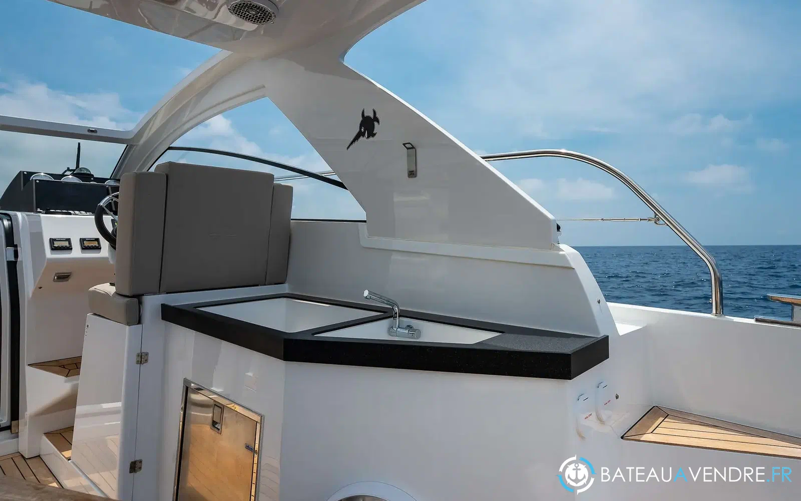 slider 25 Sealine 330 Sport