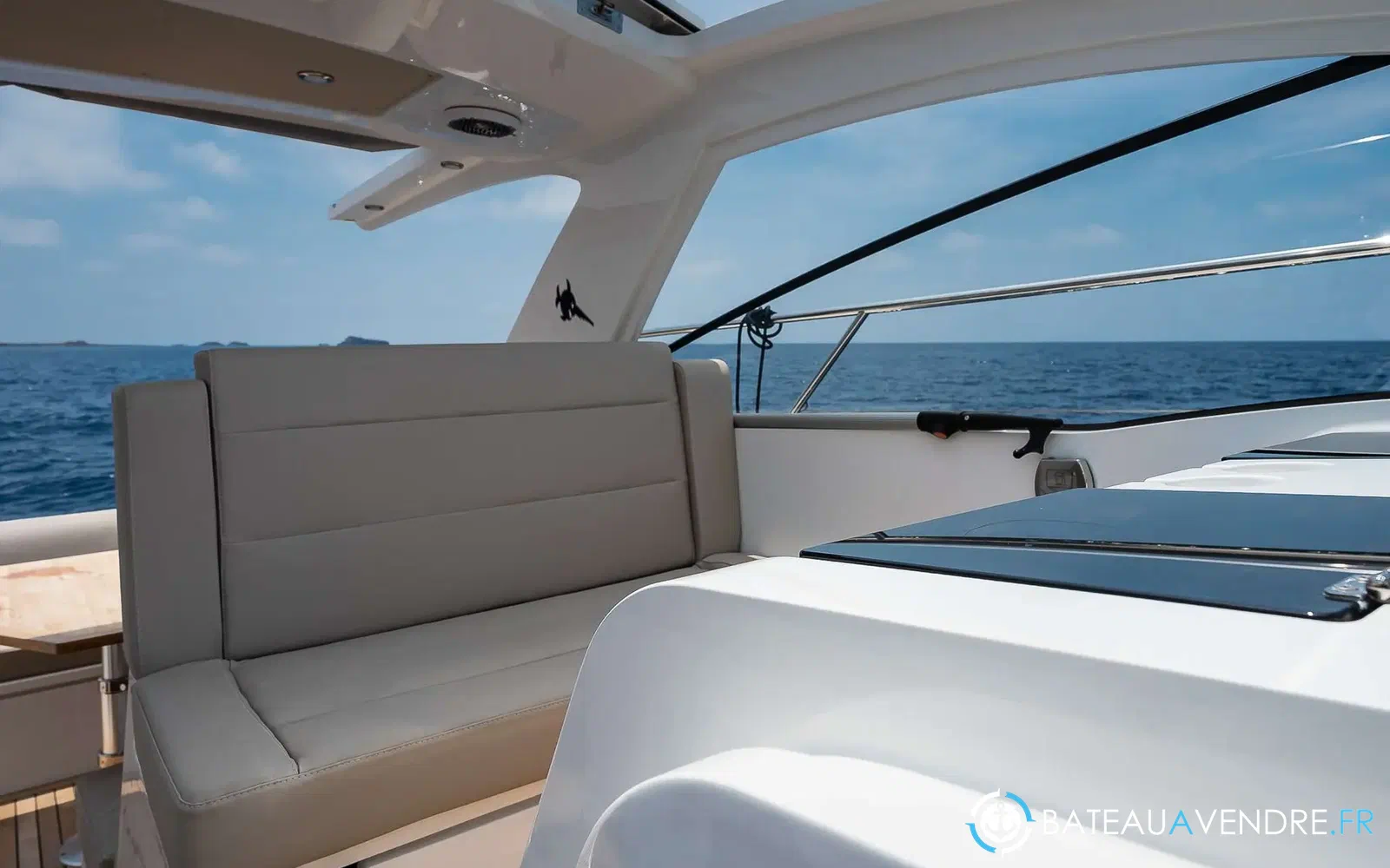 slider 26 Sealine 330 Sport
