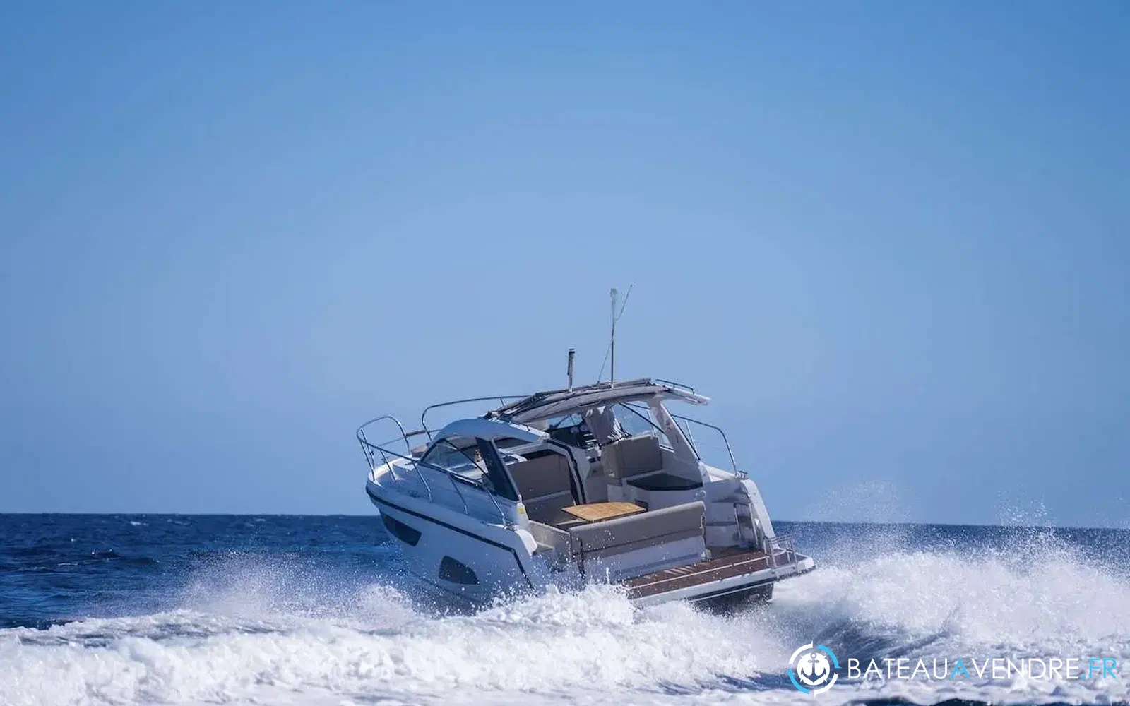 slider 2 Sealine 330 Sport