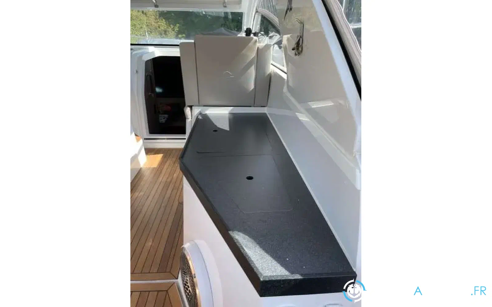 slider 29 Sealine 330 Sport
