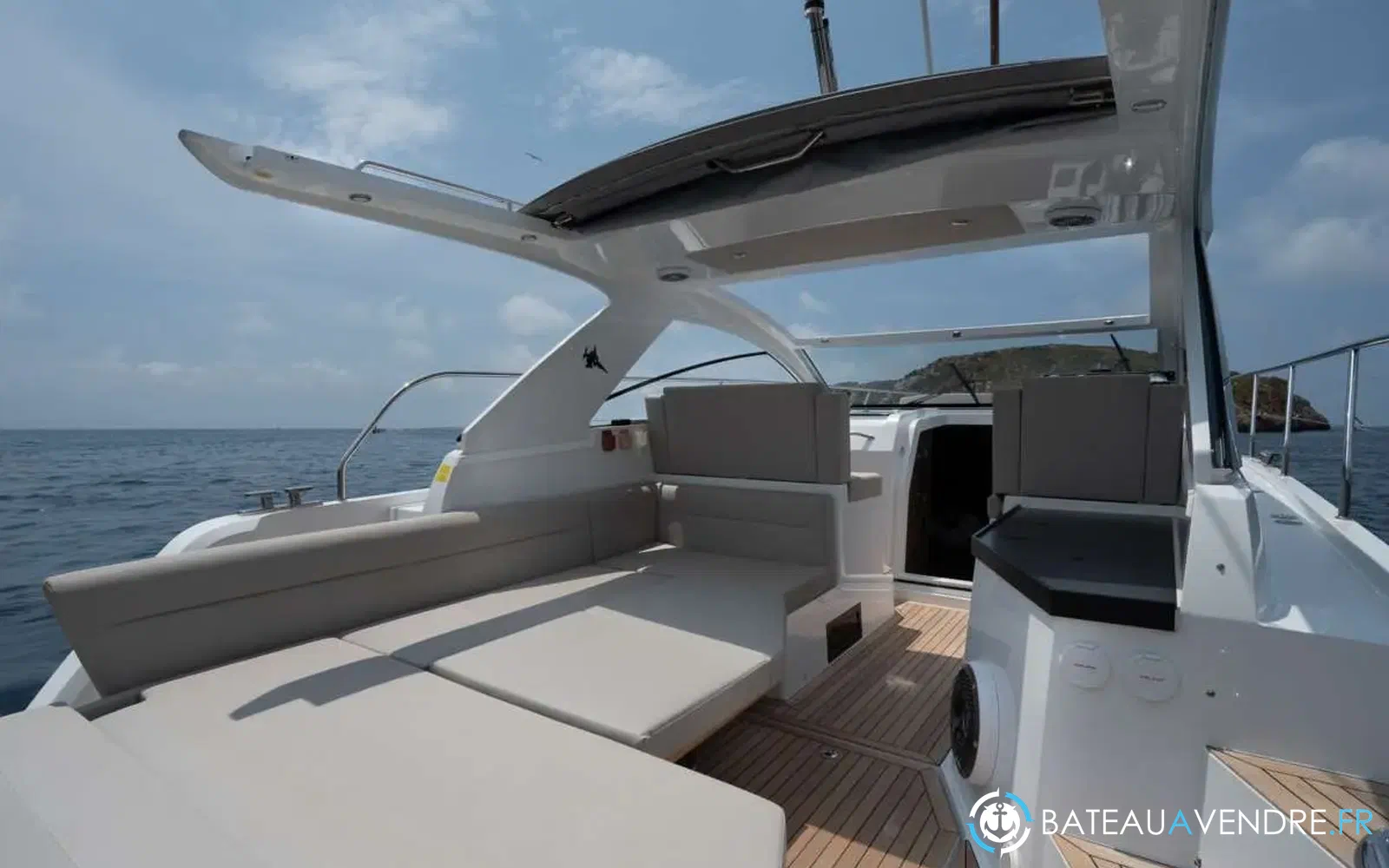 slider 3 Sealine 330 Sport