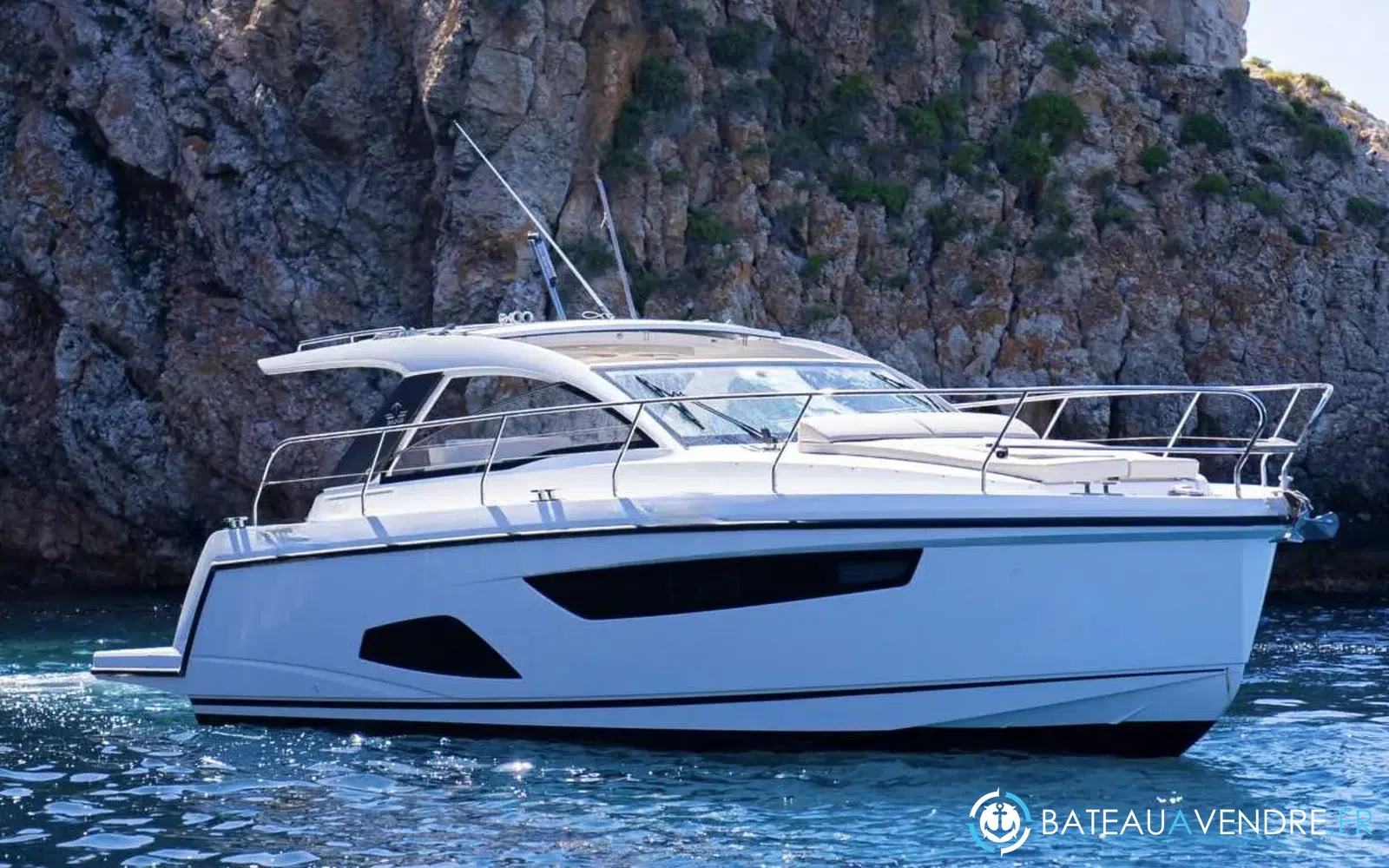 slider 4 Sealine 330 Sport