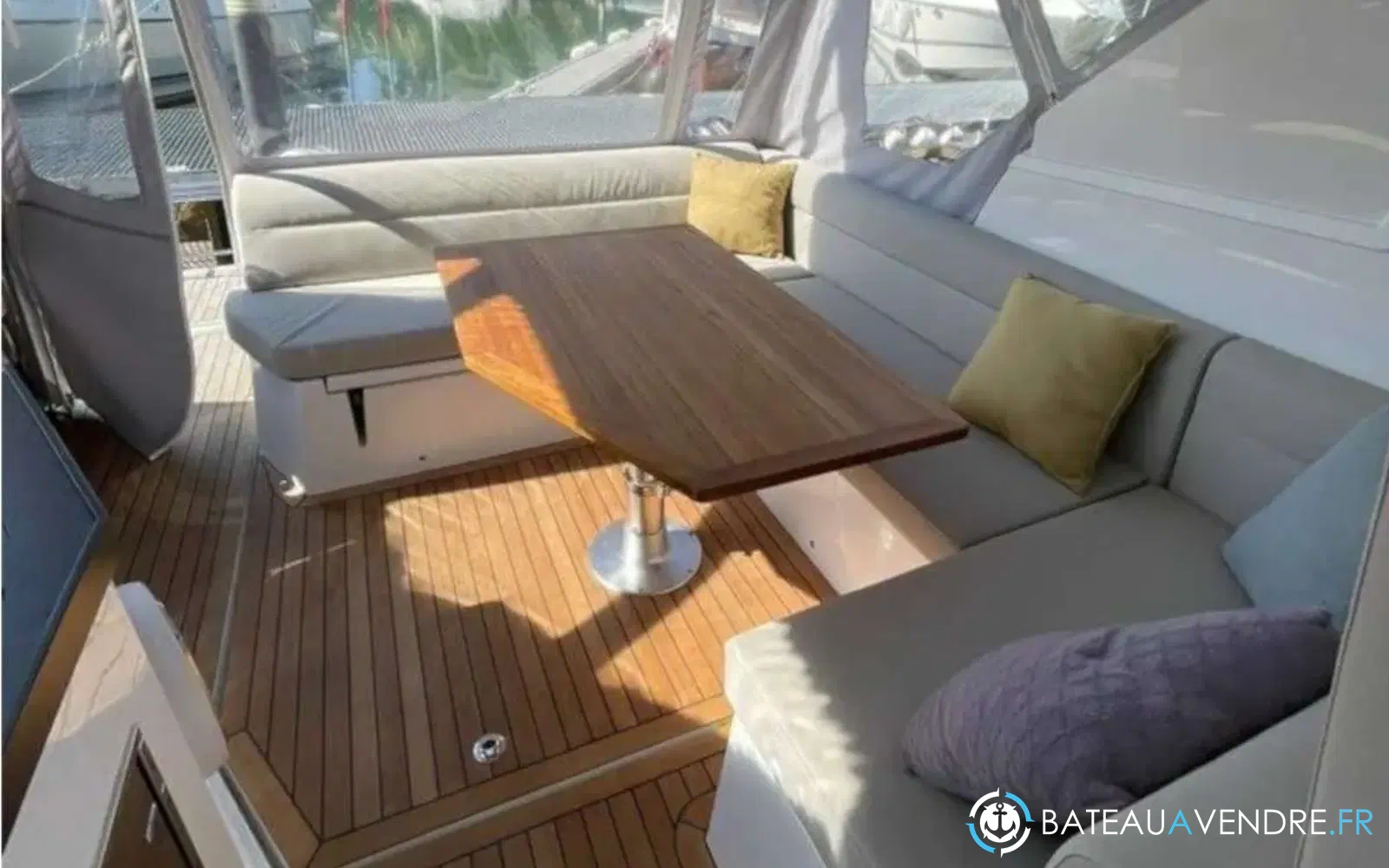 slider 8 Sealine 330 Sport