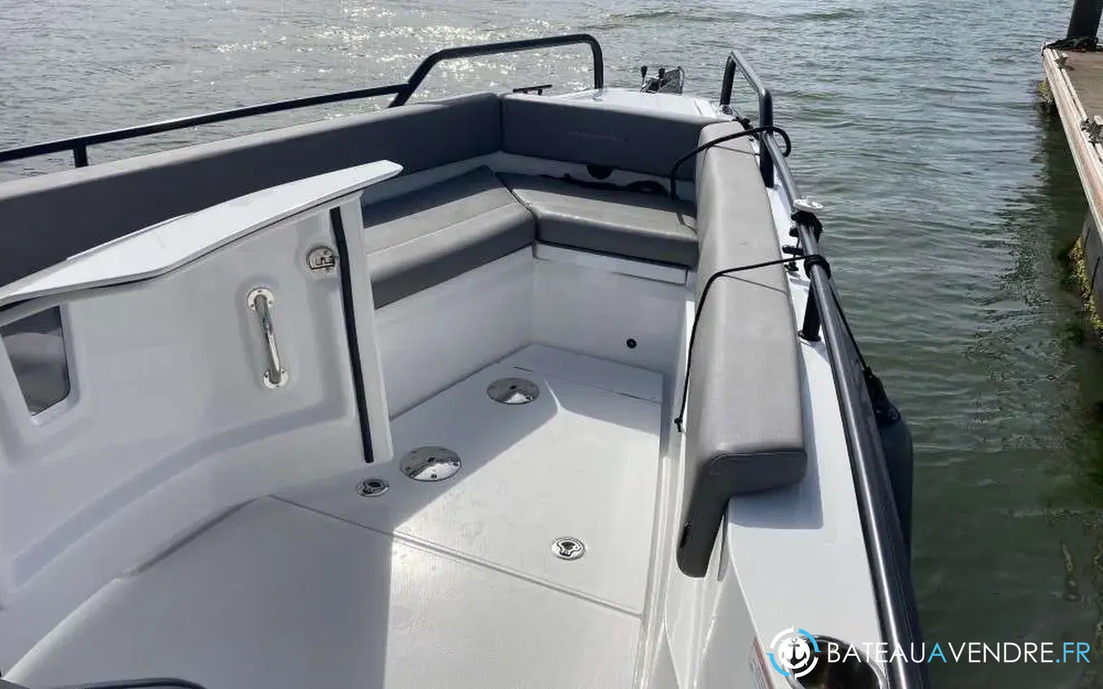 slider 3 Axopar 28 Open