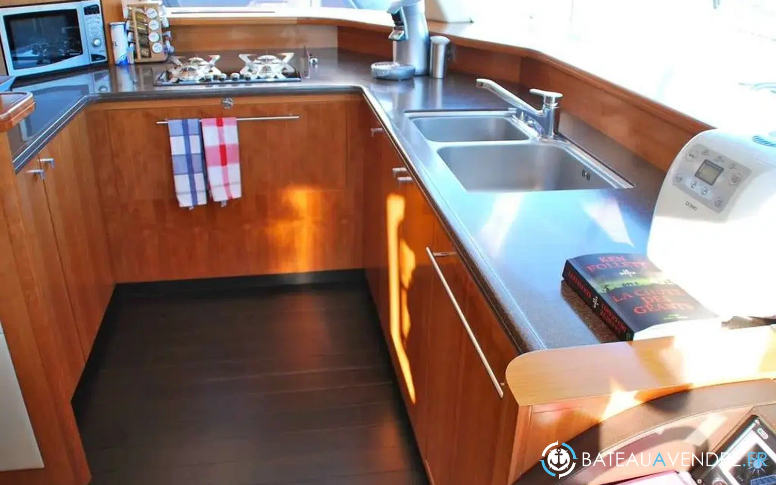 slider 109 Fountaine Pajot Queensland 55