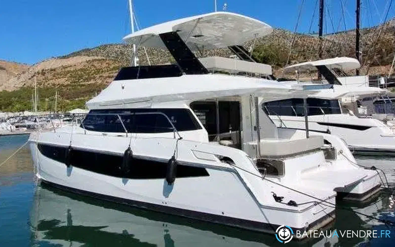 slider 22 Aquila 42 Yacht