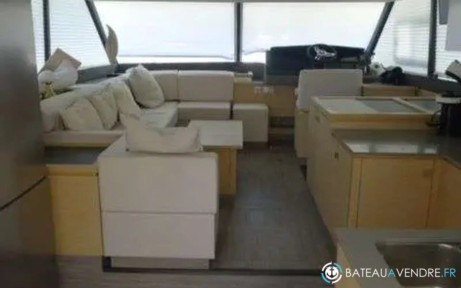 slider 33 Fountaine Pajot My 40
