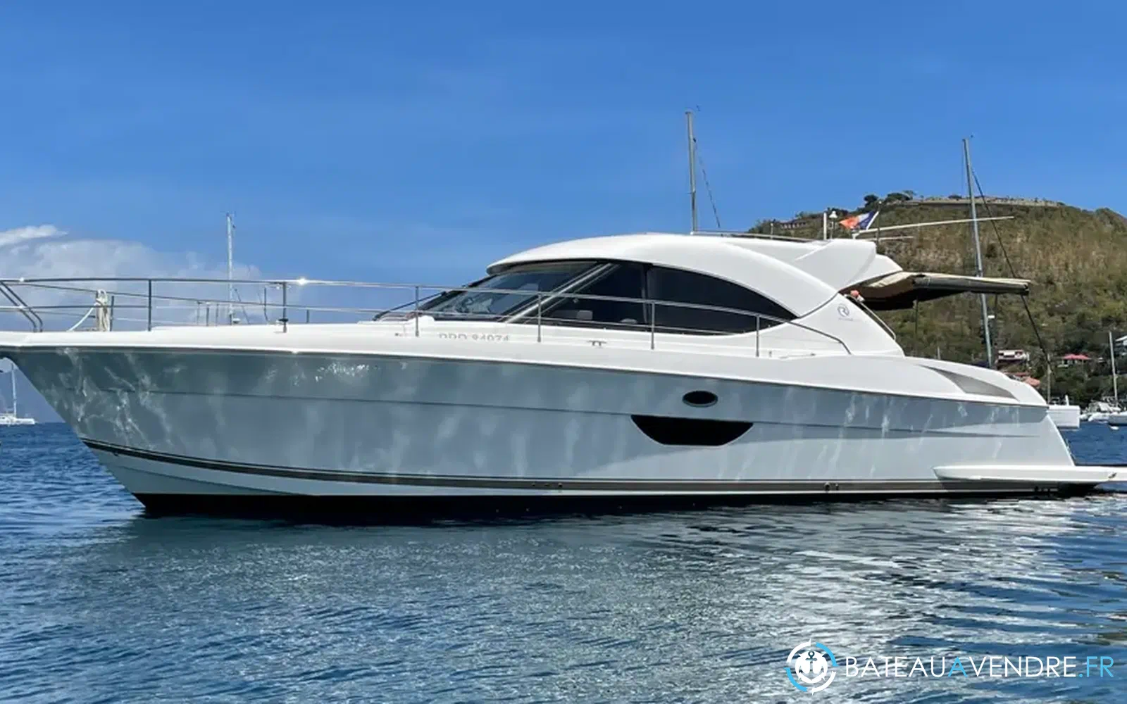 slider 0 Riviera 4400 Sport Yacht