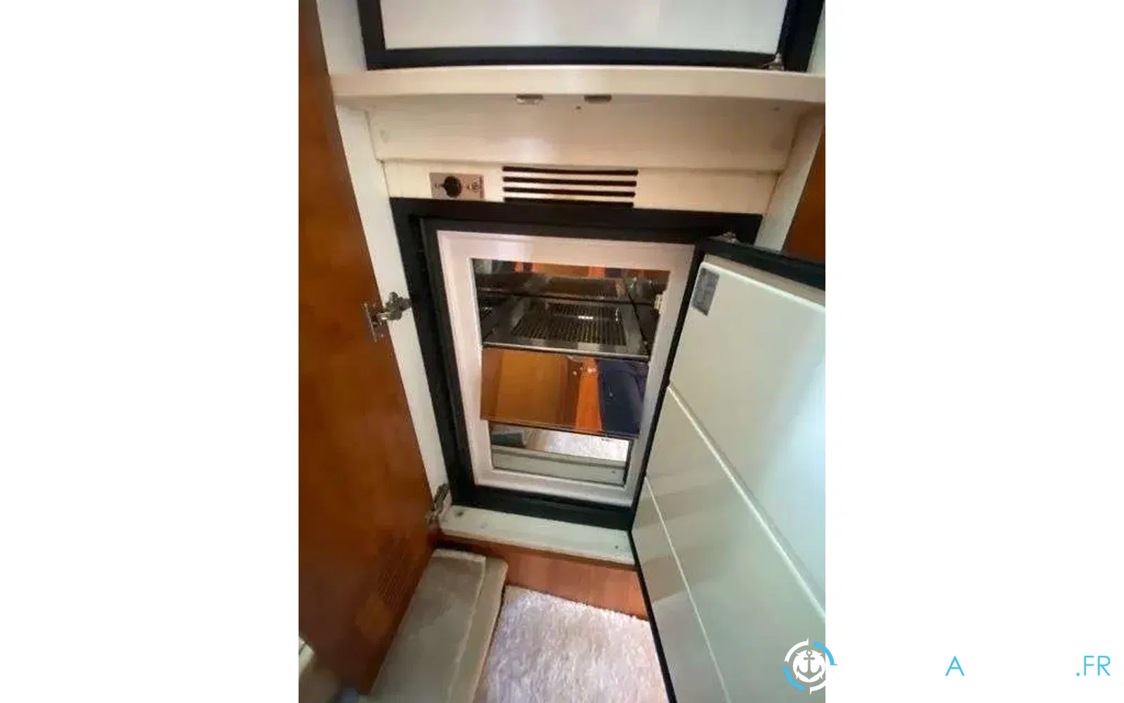 slider 1 Riviera 4400 Sport Yacht