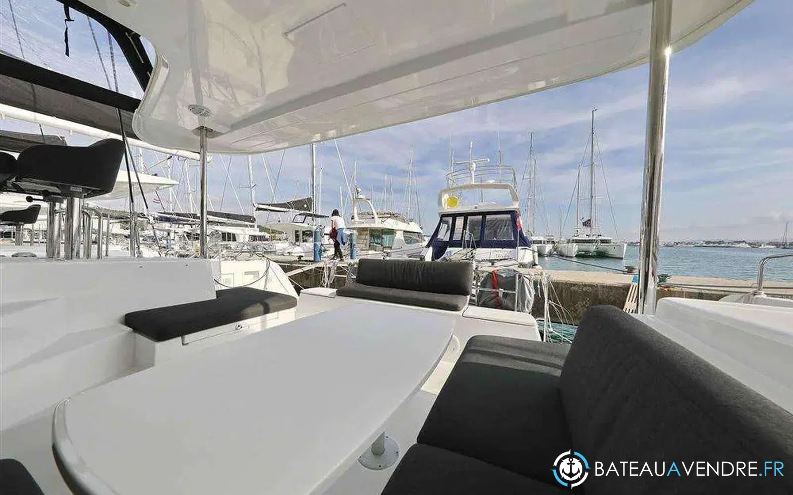 slider 12 Lagoon 40