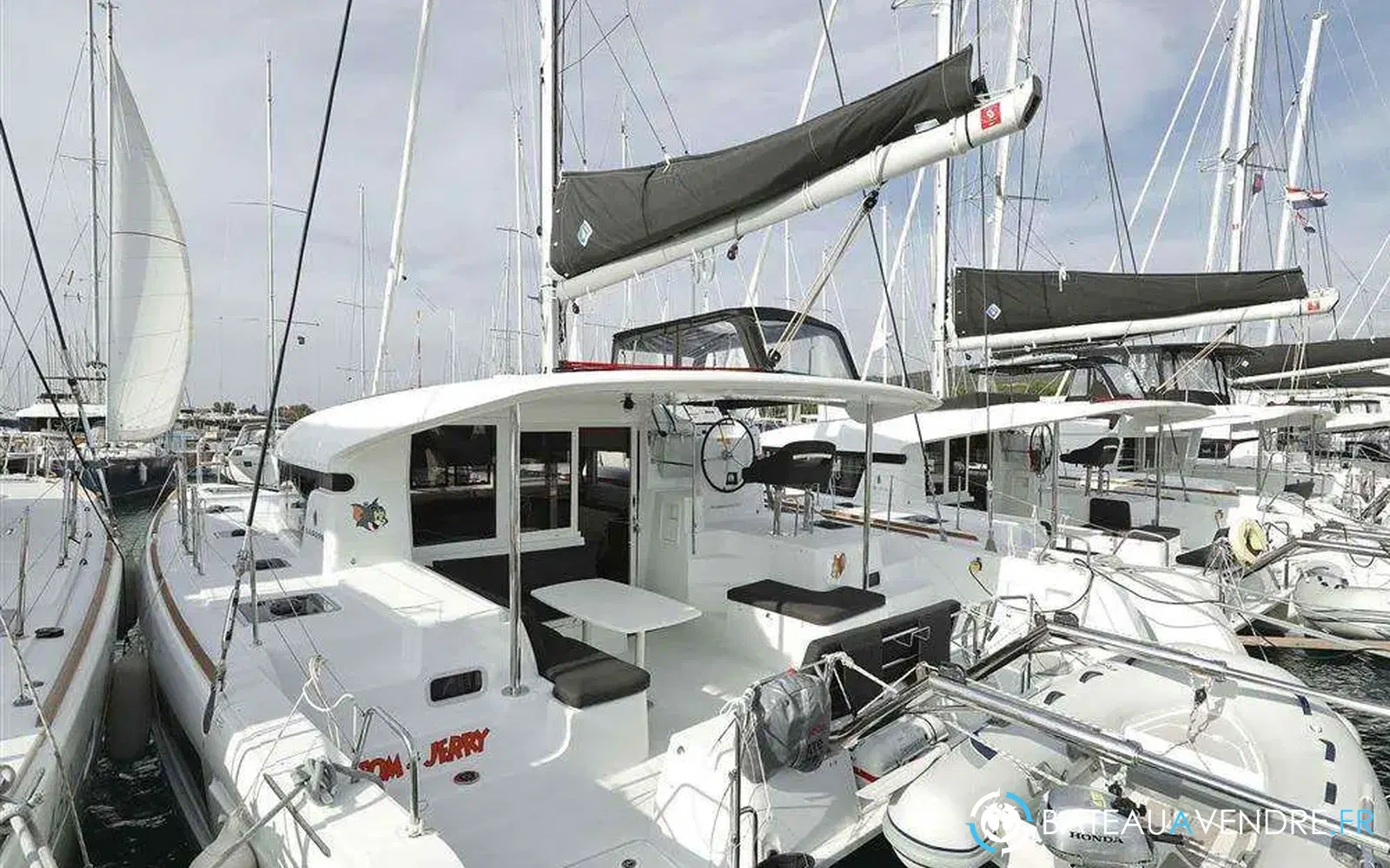 slider 17 Lagoon 40