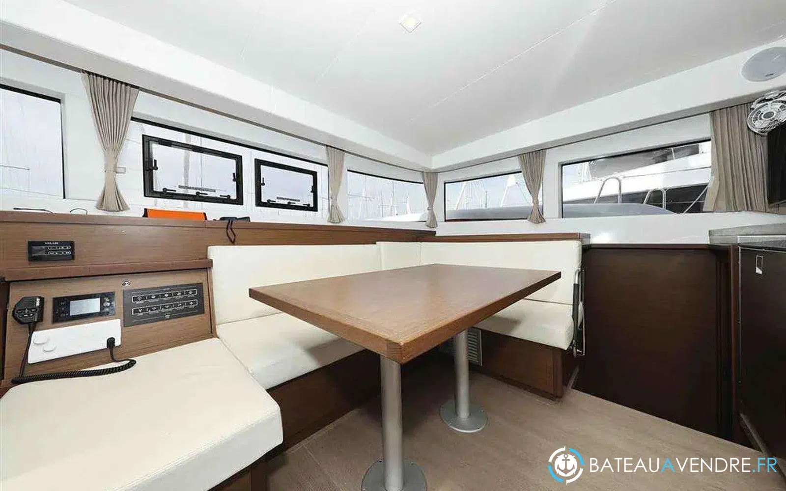 slider 2 Lagoon 40