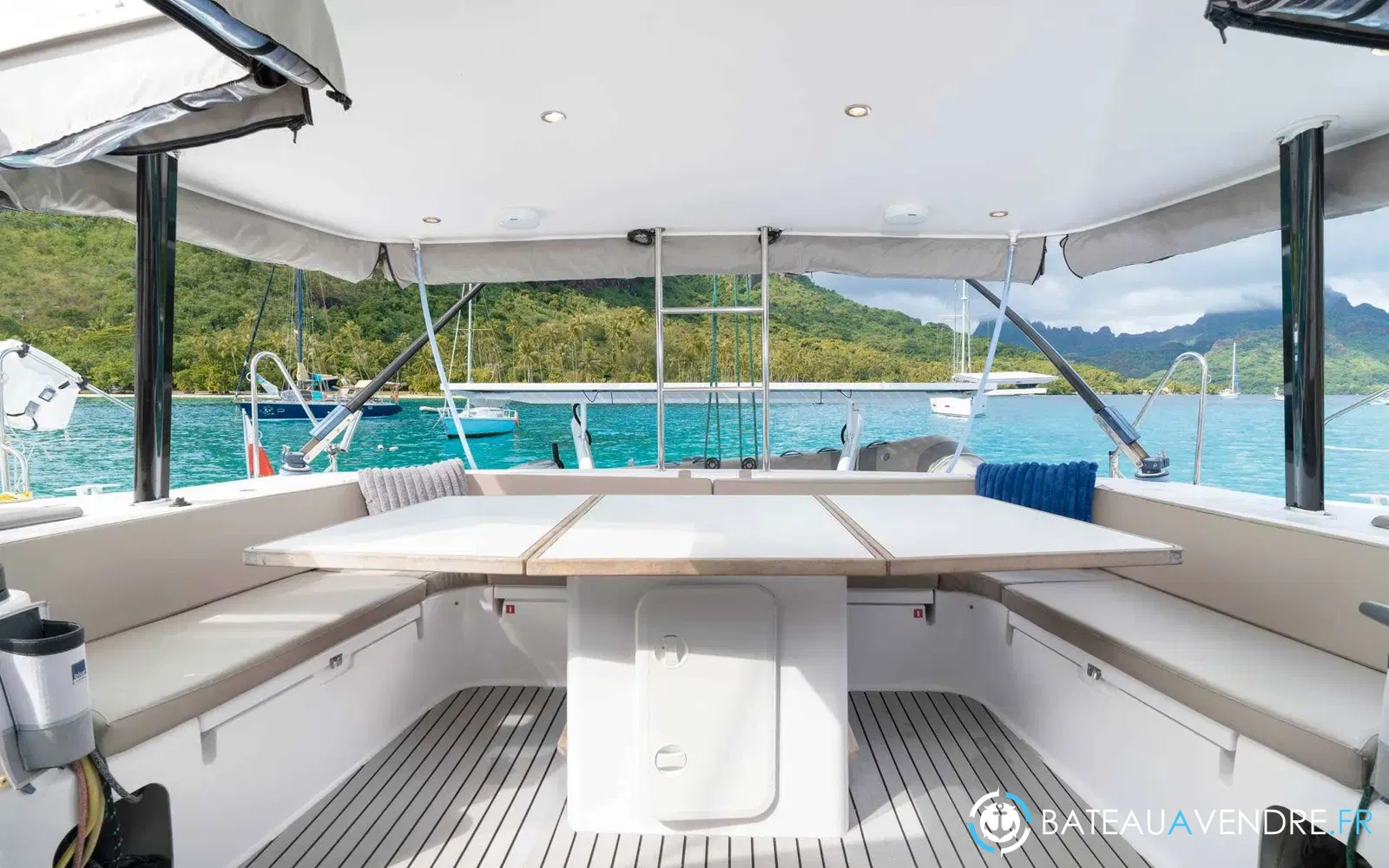 slider 8 Outremer 51
