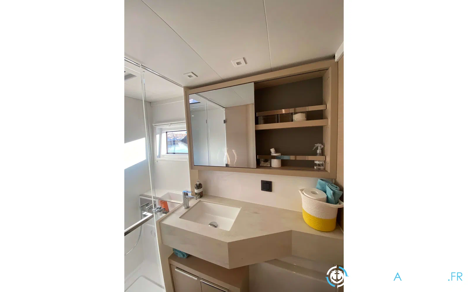 slider 22 Lagoon 46