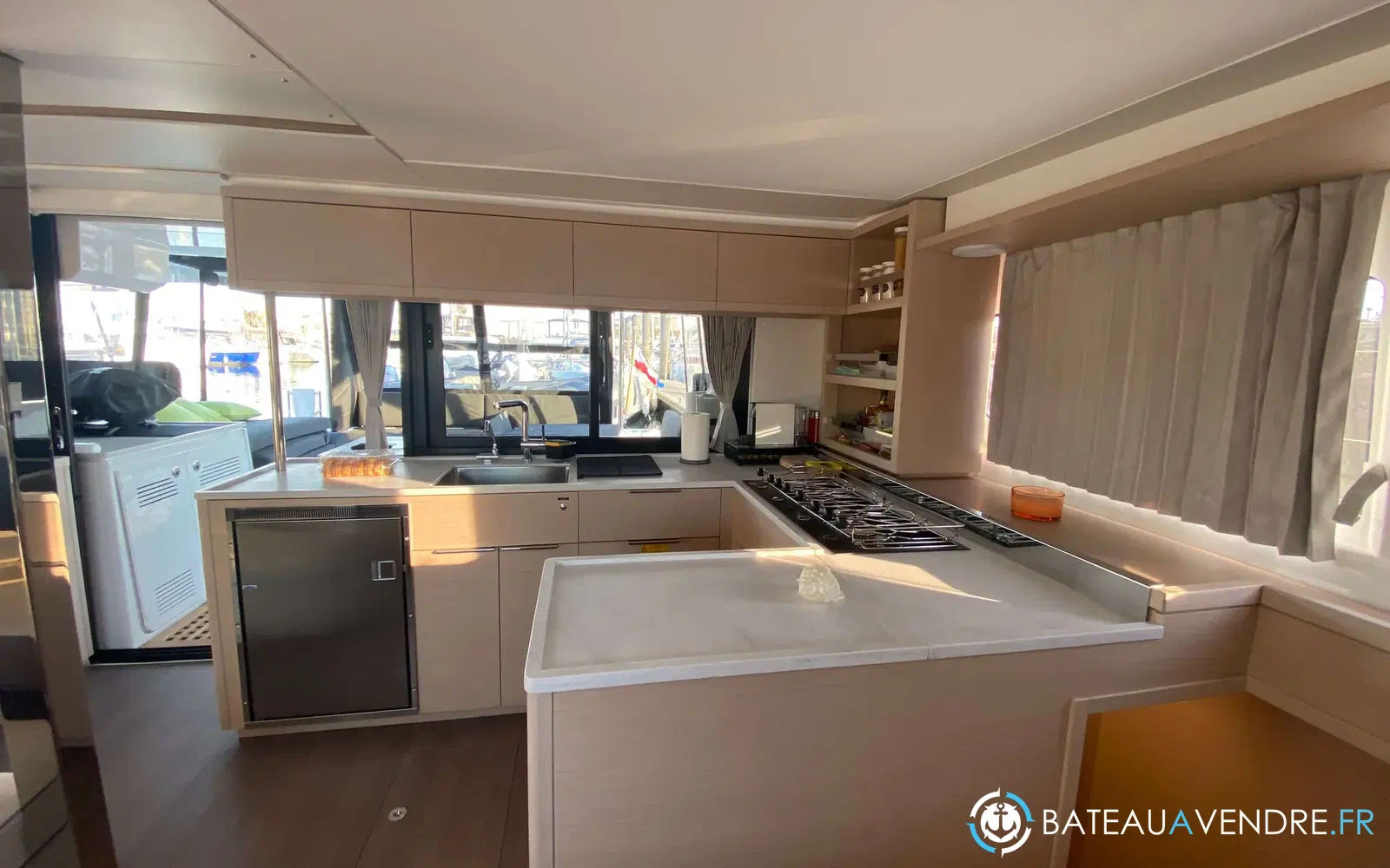 slider 28 Lagoon 46