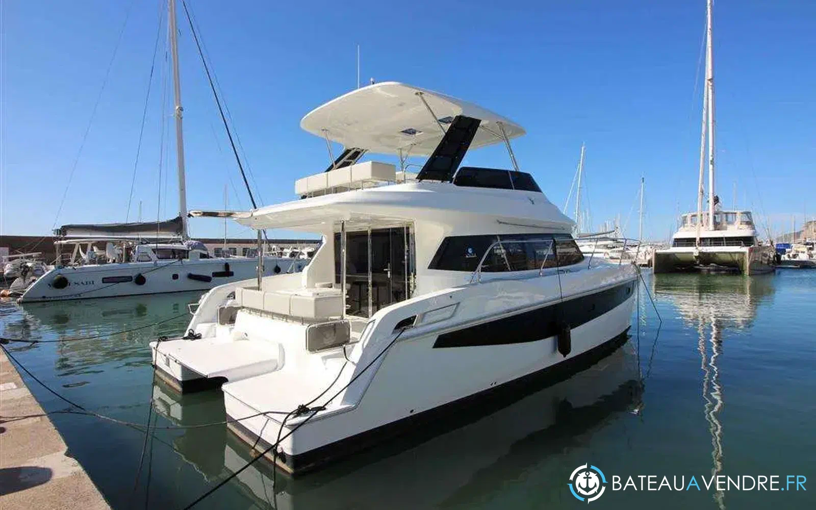 slider 0 Aquila 42 Yacht