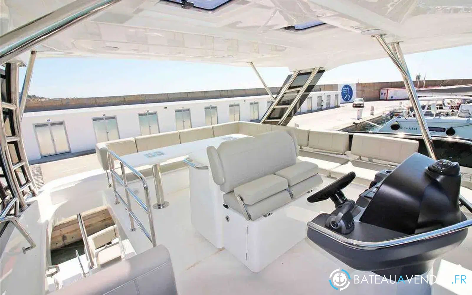 slider 12 Aquila 42 Yacht