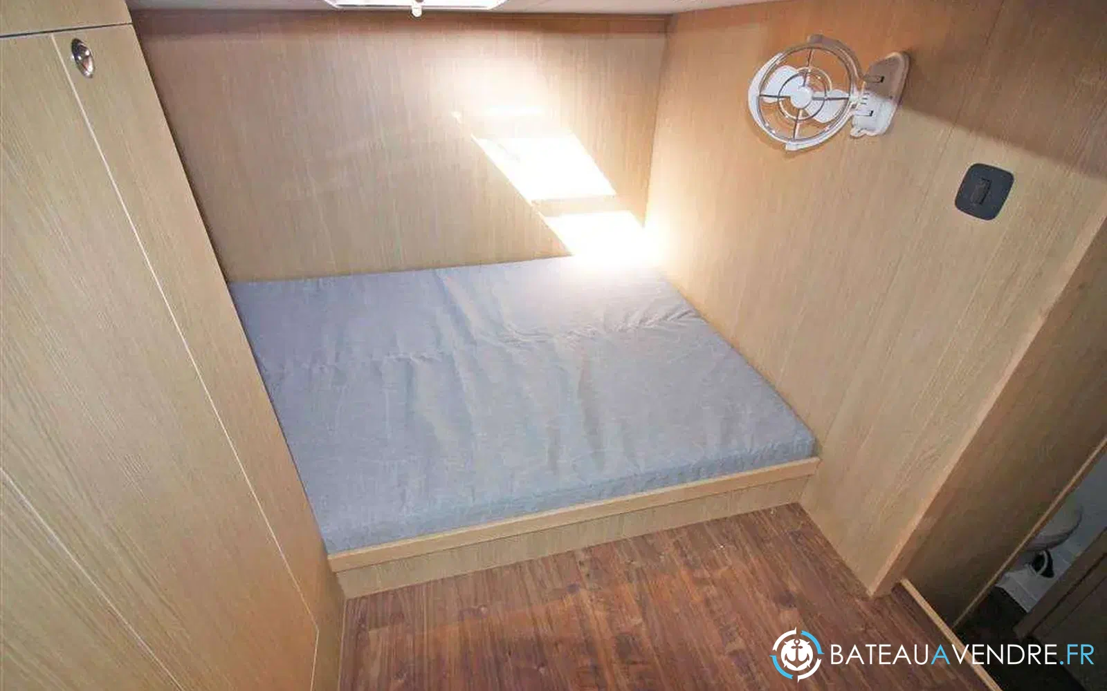 slider 16 Aquila 42 Yacht