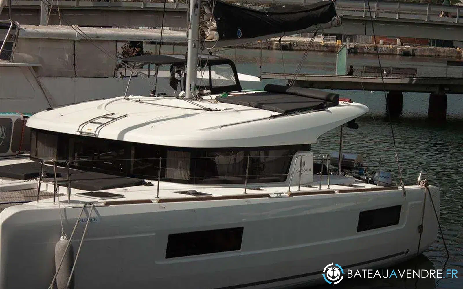 slider 0 Lagoon 40