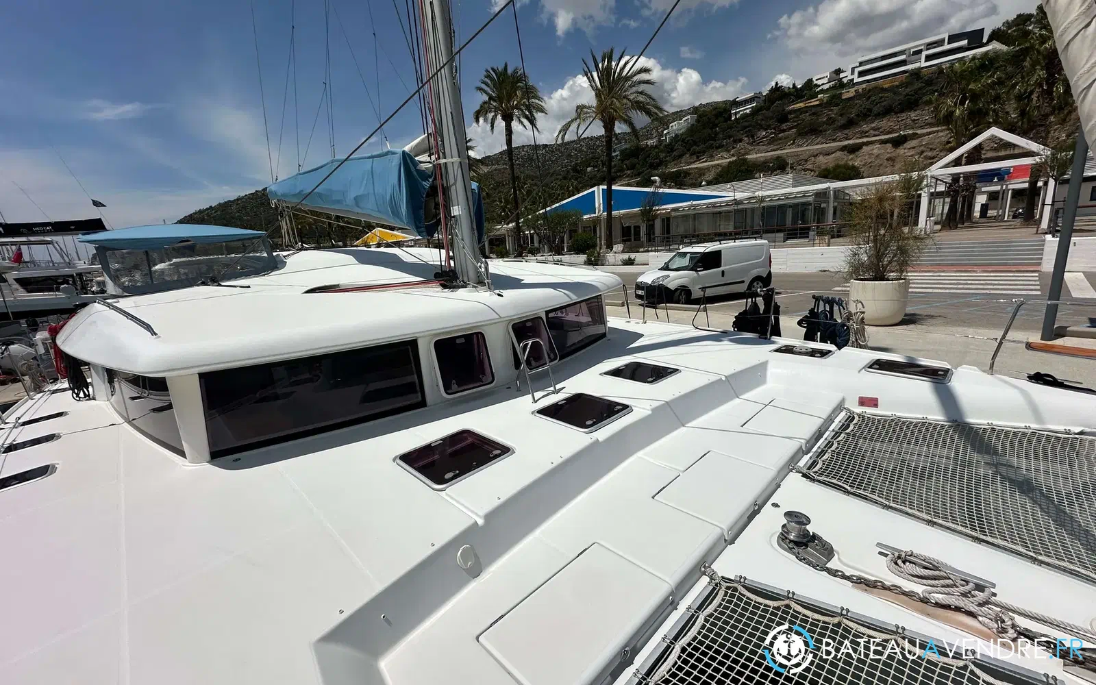 slider 1 Lagoon 421