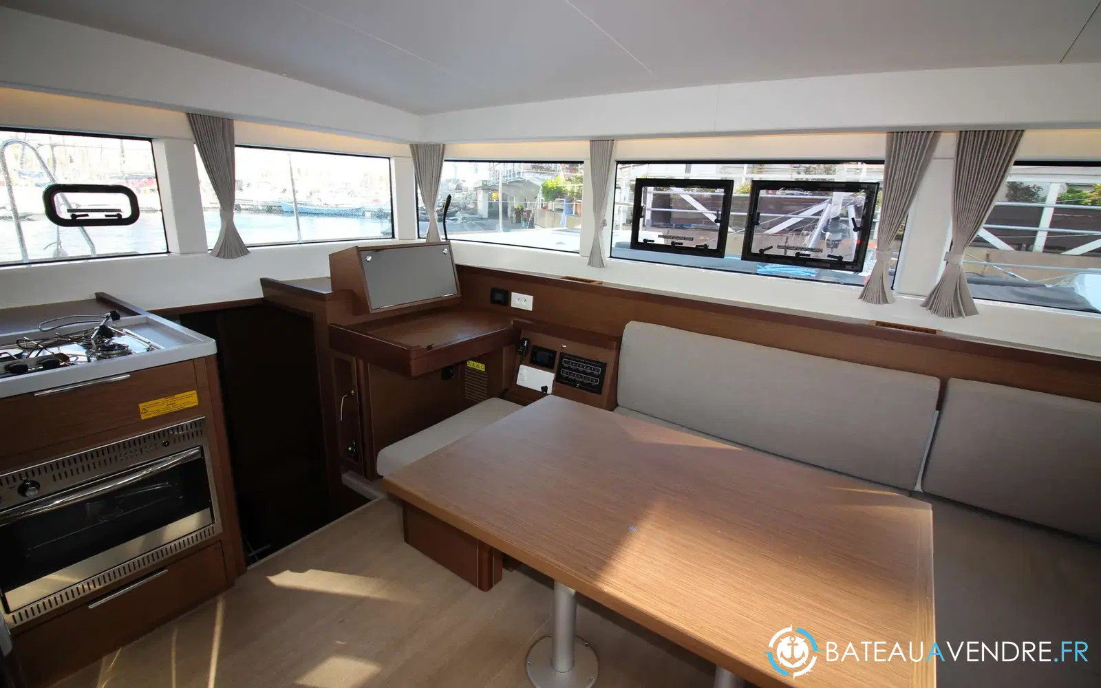 slider 11 Lagoon 40