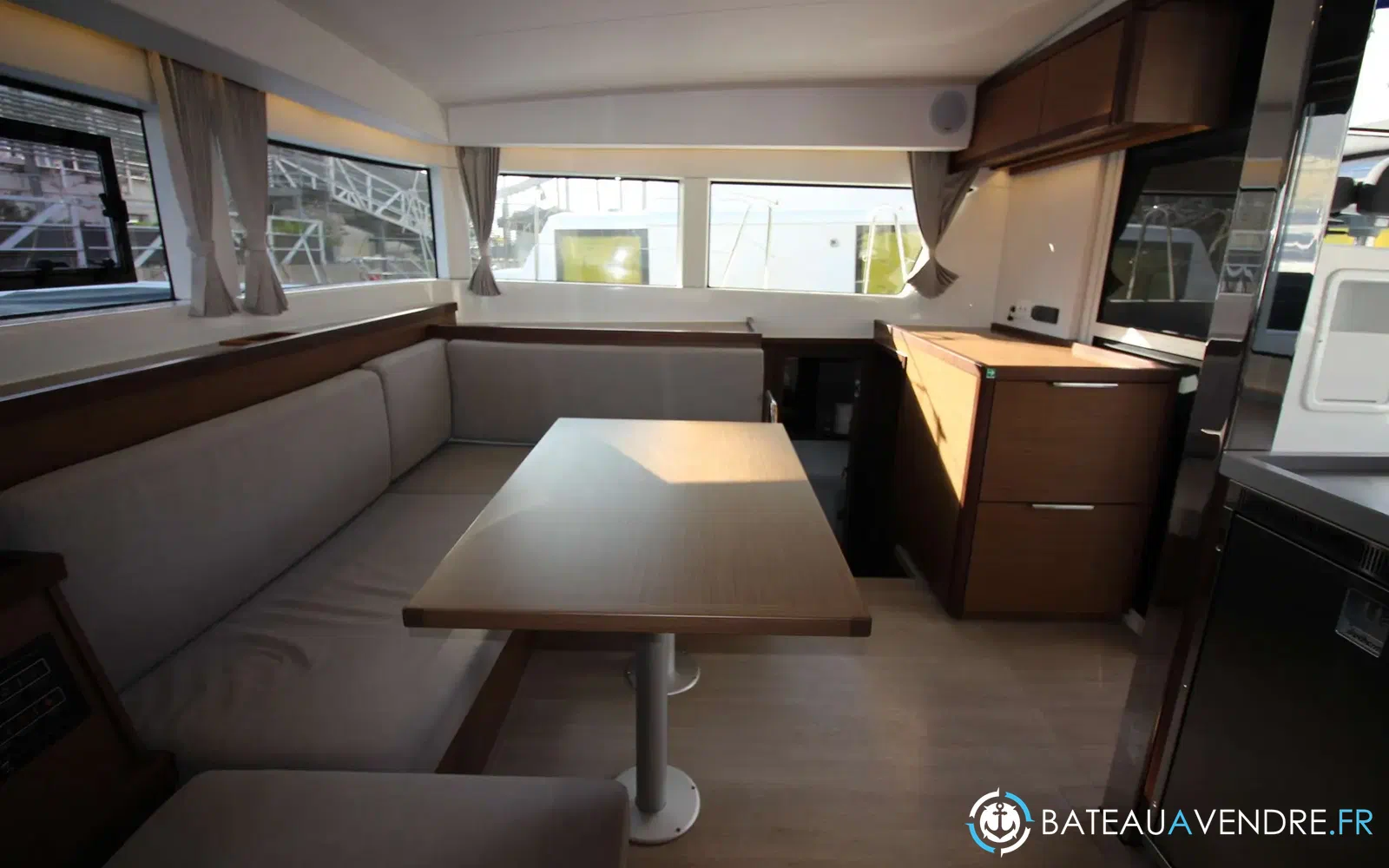 slider 14 Lagoon 40