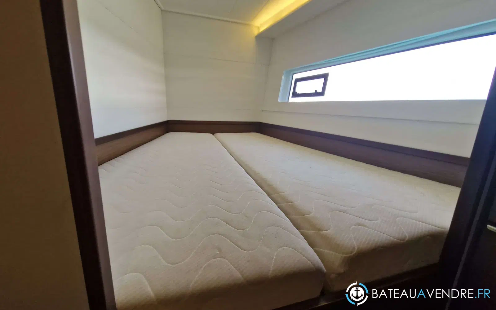 slider 2 Lagoon 40