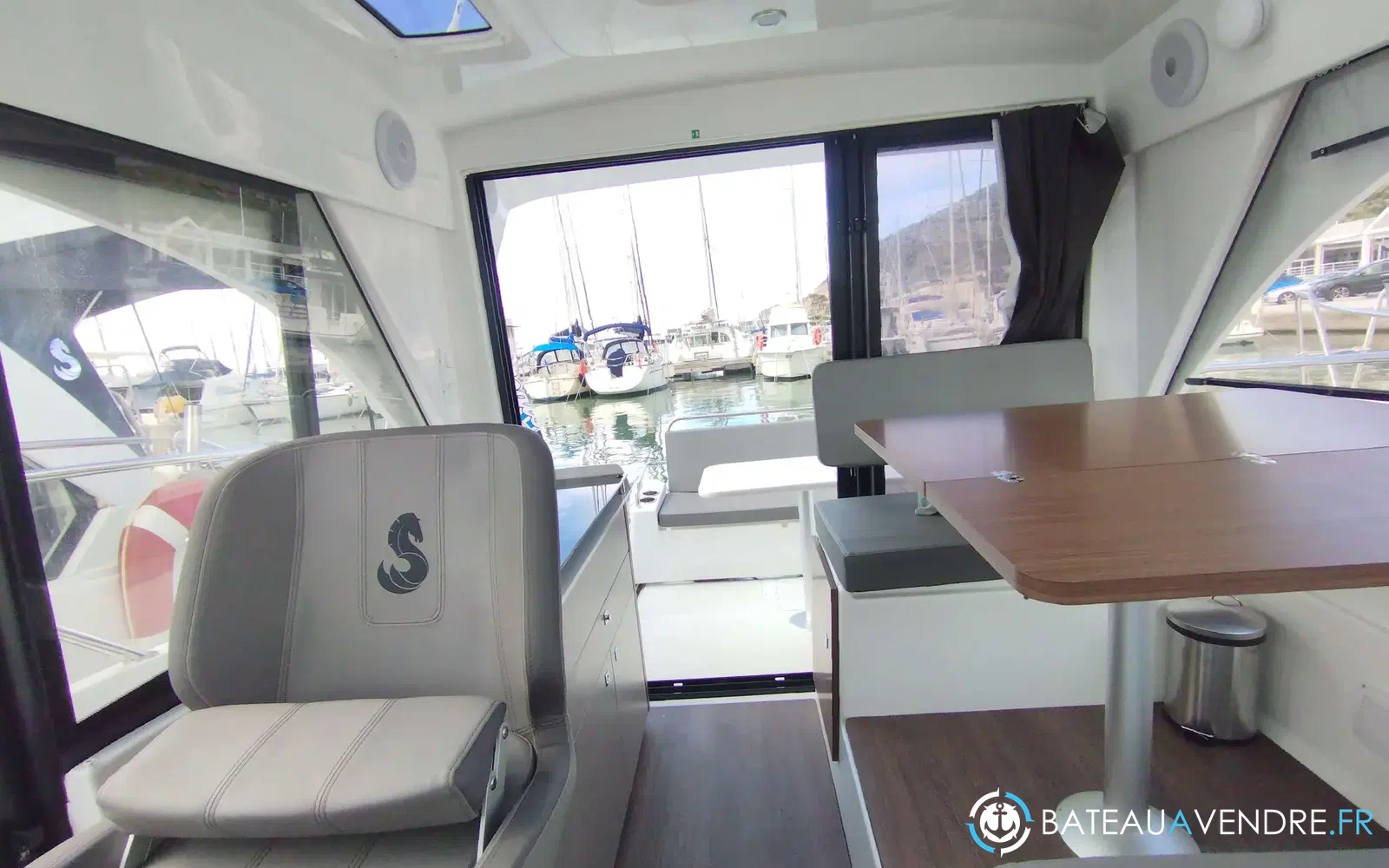 slider 15 Beneteau Antares Serie 9