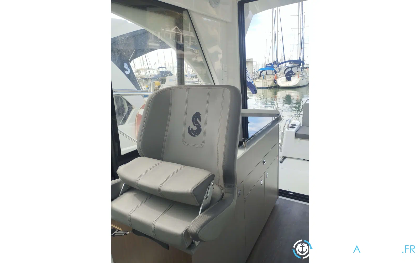 slider 2 Beneteau Antares Serie 9
