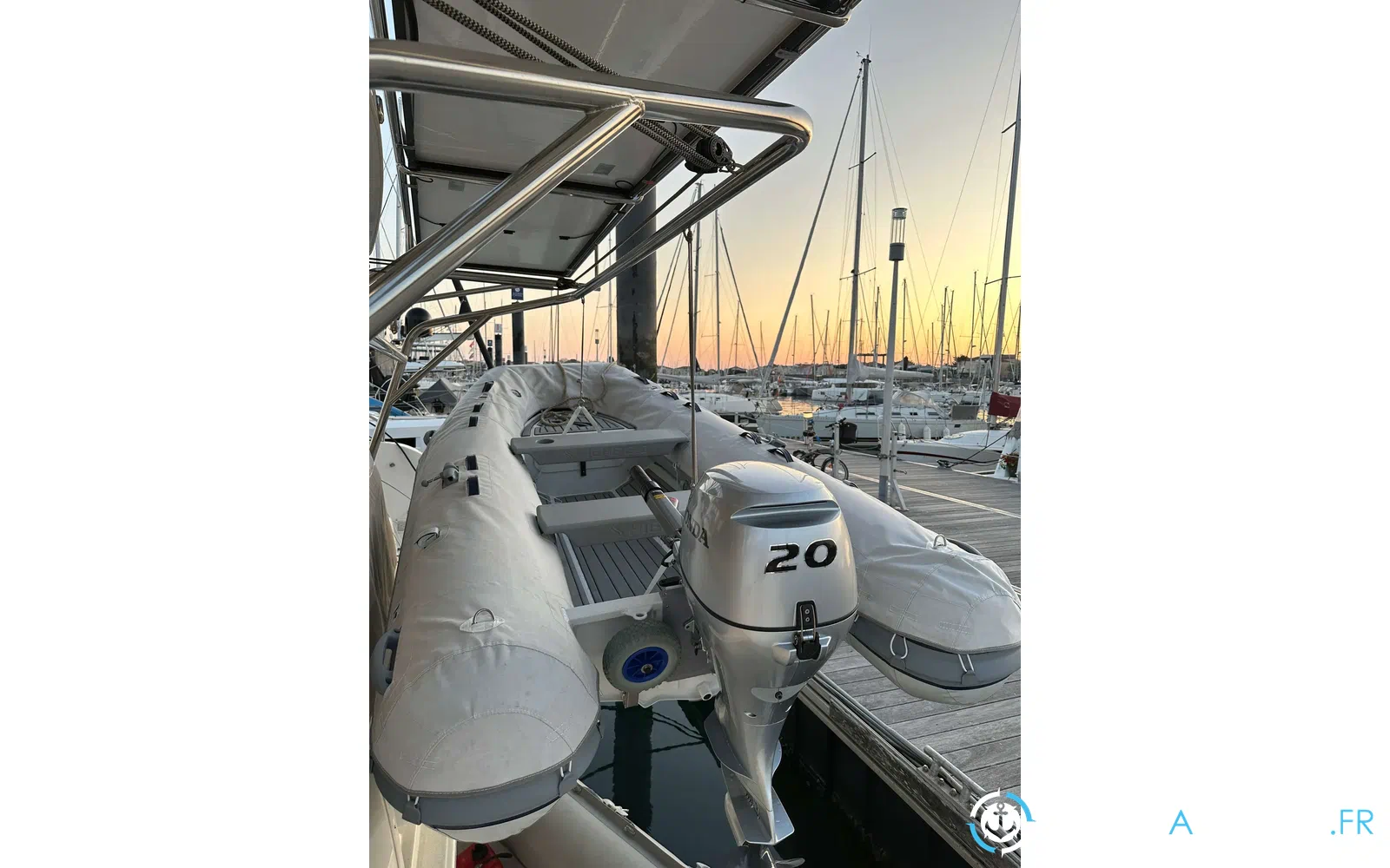 slider 1 Lagoon 46