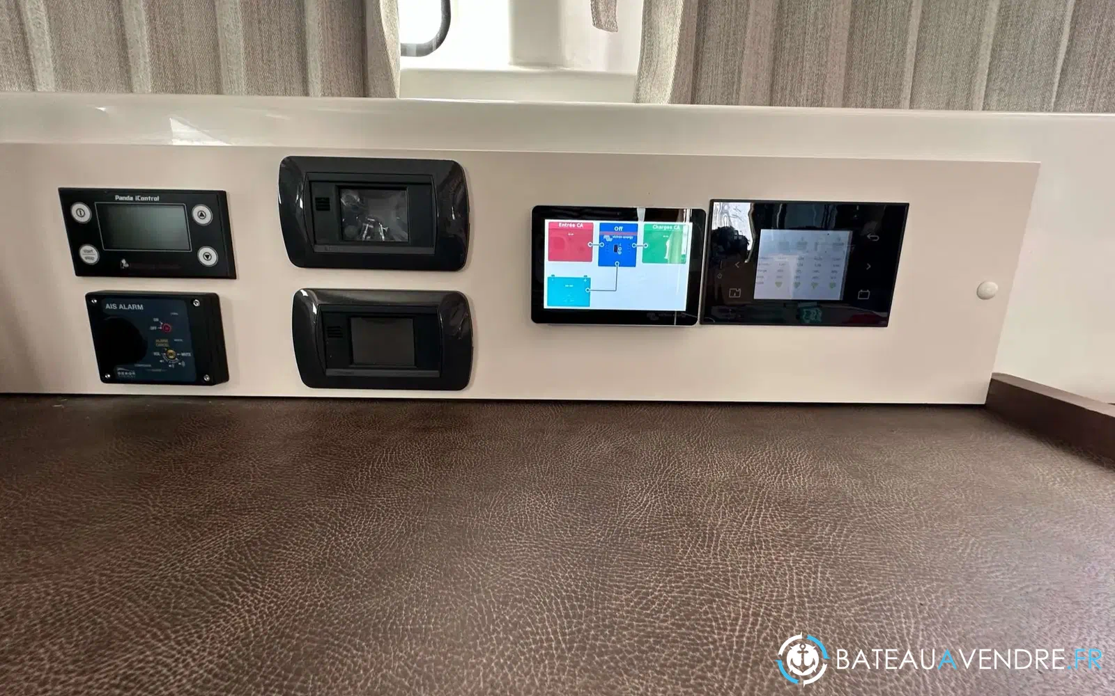 slider 22 Lagoon 46
