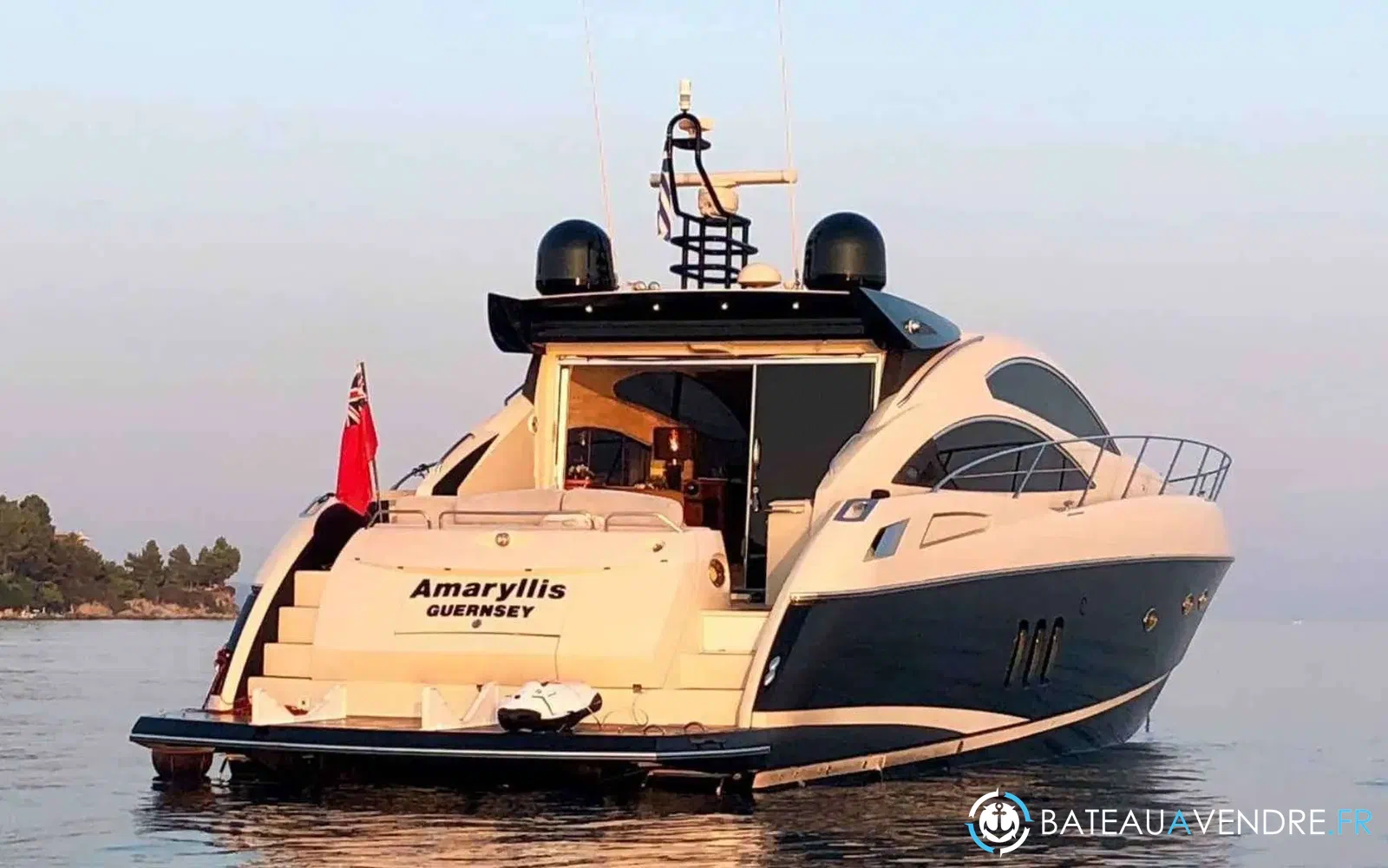 slider 8 Sunseeker Predator 62