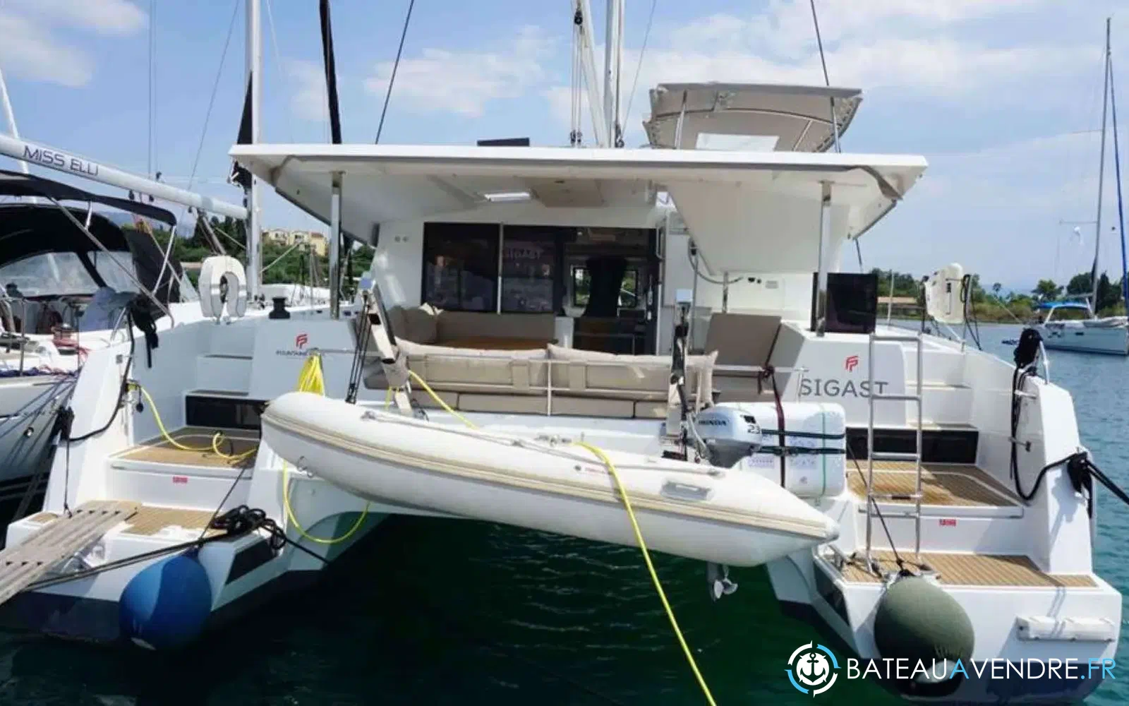 slider 13 Fountaine Pajot Lucia 40