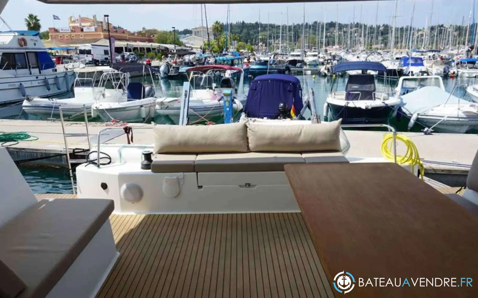 slider 15 Fountaine Pajot Lucia 40