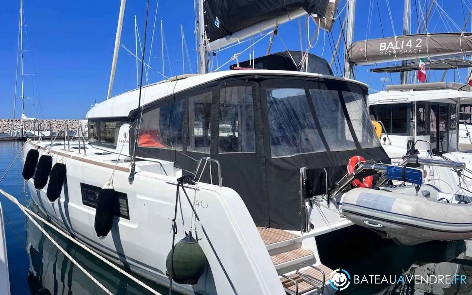 slider 0 Lagoon 40