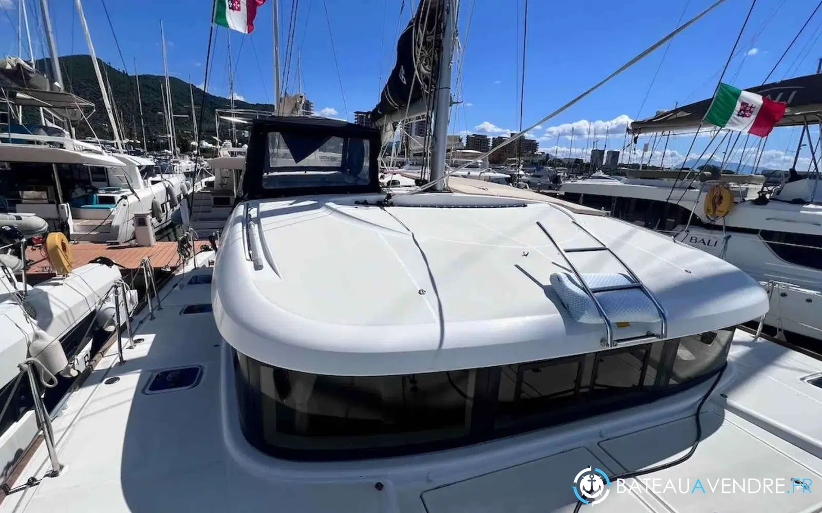 slider 18 Lagoon 40